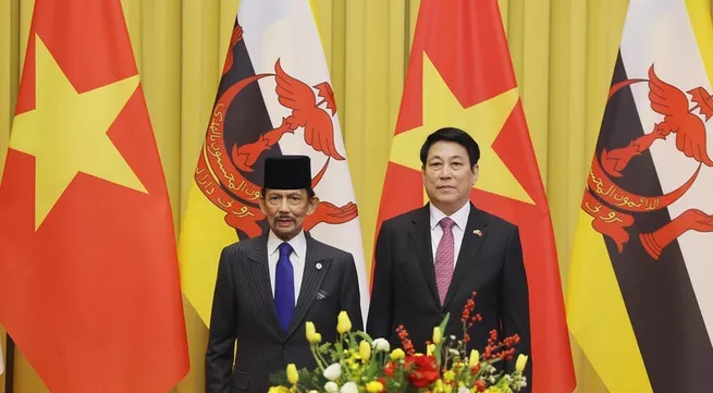 Brunei Sultan concludes state visit to Vietnam