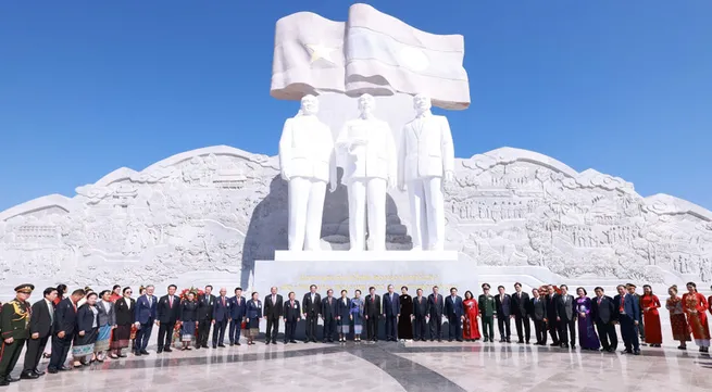 Party chief attends inauguration of Laos–Vietnam Friendship Park in Vientiane