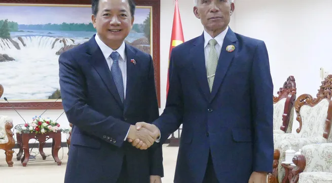 Vietnam, Laos bolster cooperation in communications on special ties