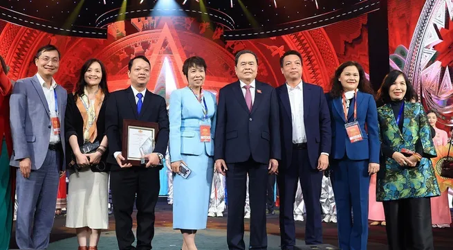 Fourth Dien Hong Awards honours 64 outstanding journalistic works