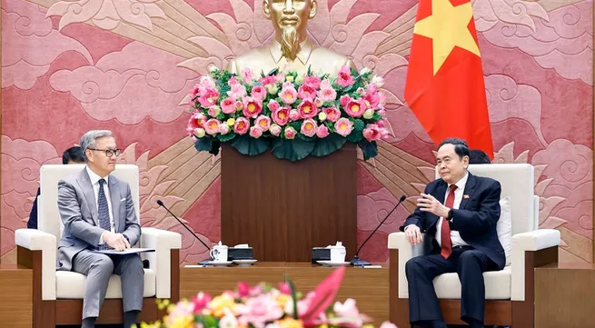 Top legislator receives Lao foreign minister in Hanoi