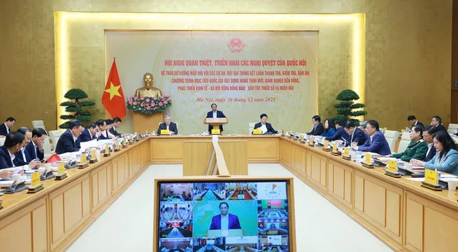 PM calls for stronger decentralisation in handling stalled projects