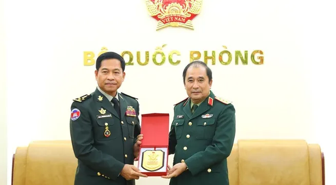 Military official hosts Cambodian chemical weapons authority chief