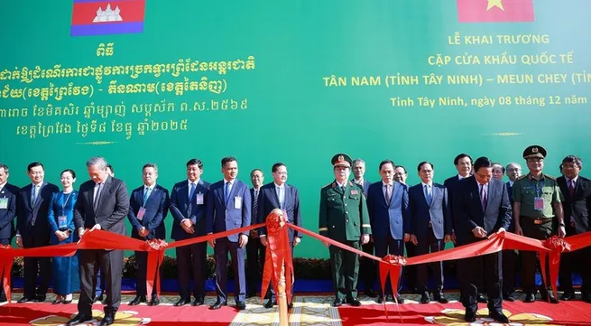 Vietnamese, Cambodian PMs inaugurate Tan Nam - Meun Chey int’l border gate pair
