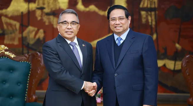 PM pledges deeper bilateral ties in farewell to Philippine Ambassador