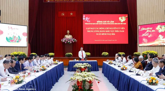 Party chief meets with Party Central Committee's former members in southern localities