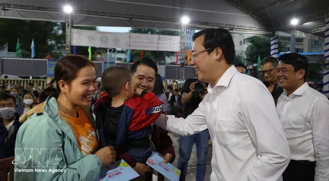 Ho Chi Minh City: 5,000 workers return to their hometowns for Tet with free bus tickets