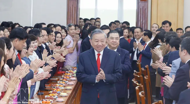 Top leader urges Party Central Committee’s Office to soon resume work after Tet break
