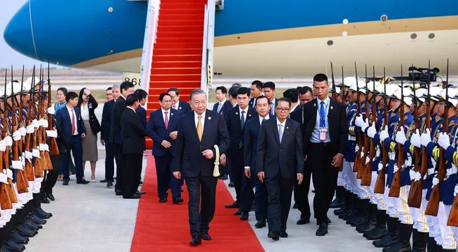 Party General Secretary begins state visit to Cambodia