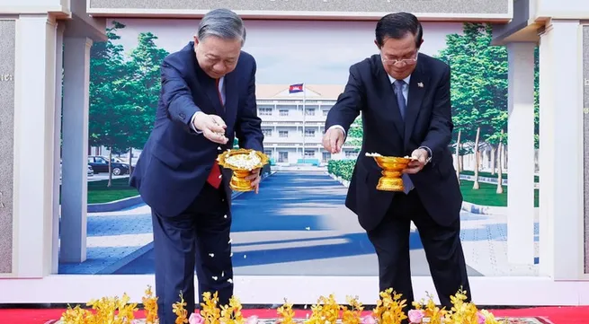 Party leader attends ground-breaking ceremony for Cambodia-Viet Nam Friendship School in Phnom Penh
