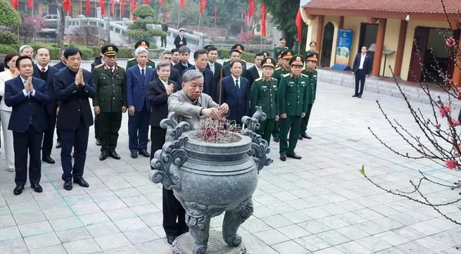 Party leader pays tribute to late revolutionaries