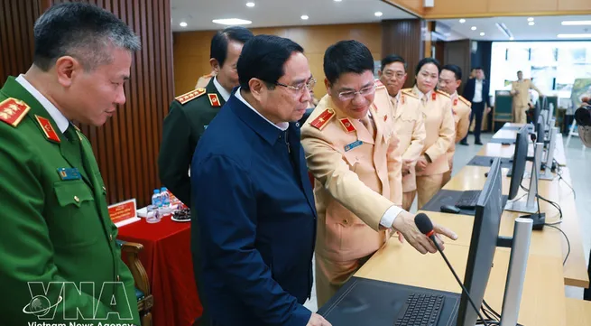 PM extends Lunar New Year greetings to public-security traffic, cybersecurity forces