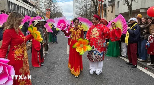Vietnamese culture shines at France’s largest Lunar New Year parade