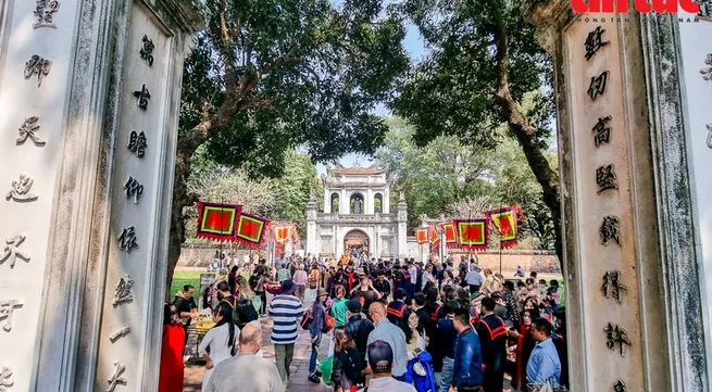 Hanoi offers free parking, public transport during Lunar New Year