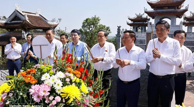 NA leader pays tribute to President Ho Chi Minh in Nghe An