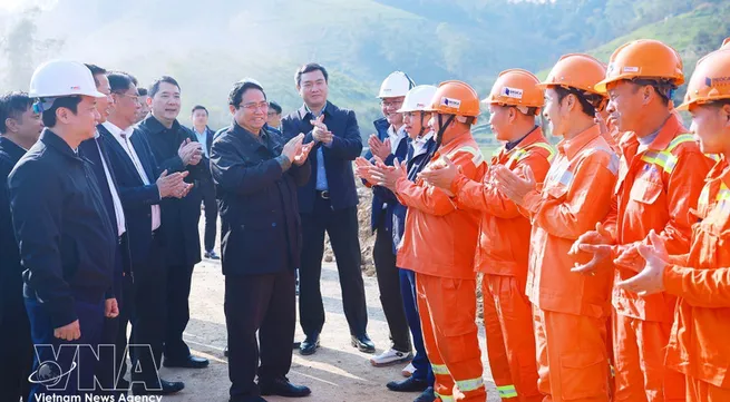 PM urges faster progress of expressway projects in Lang Son, Cao Bang provinces
