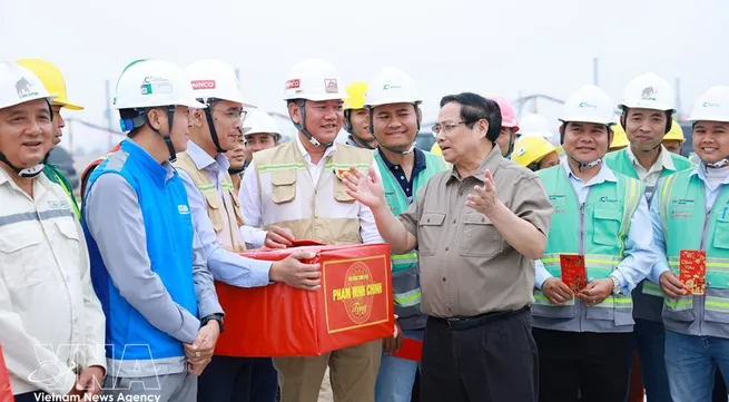 PM inspects construction progress of Gia Binh International Airport