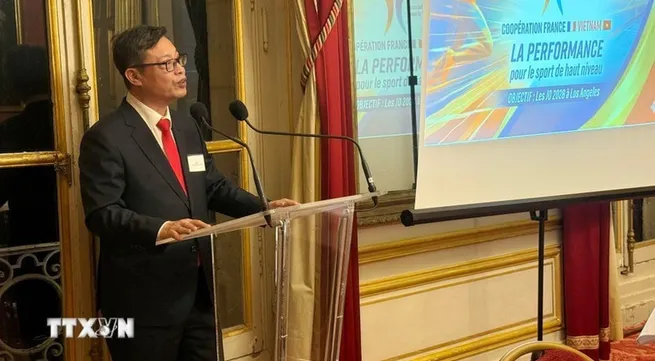Vietnamese ambassador presents credentials to French President