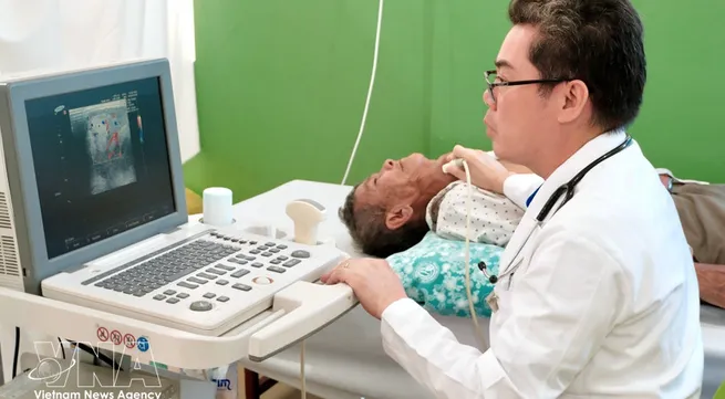 Vietnam delivers free medical care to communities in Cambodia