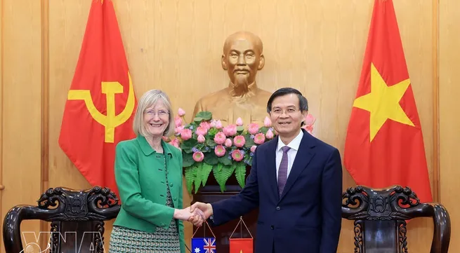 Vietnam promotes senior official training cooperation with Australia, India