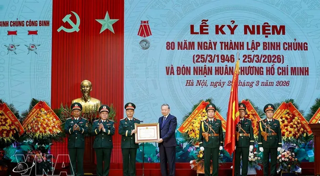 Party chief presents Ho Chi Minh Order to Engineering Corps