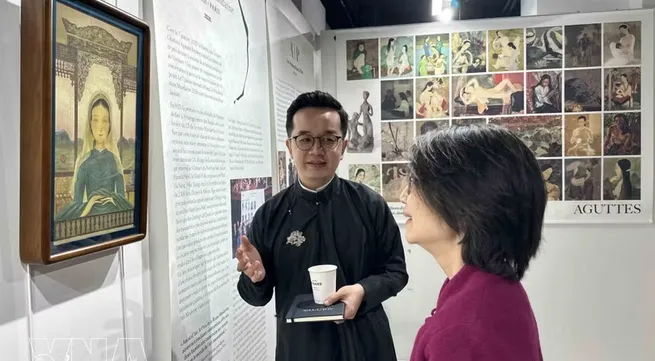 Vietnamese painters shine with 'Thousand-Mile Journey' award in Paris