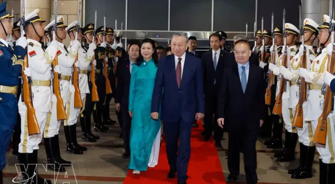 Top Vietnamese leader travels to Nanning, highlights bilateral rail cooperation