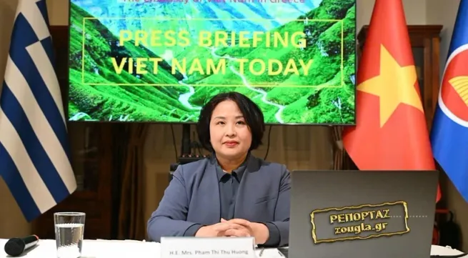 Ambassador updates Greek media on Vietnam’s renewal achievements