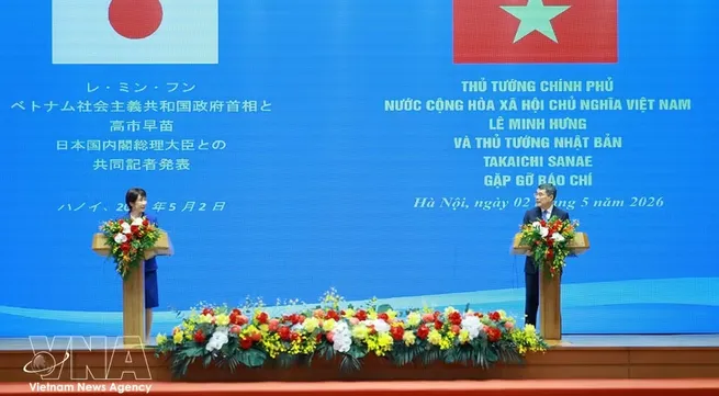 Vietnamese, Japanese PMs meet with press after talks