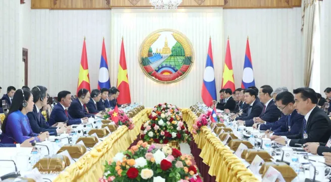 Permanent member of Party Central Committee’s Secretariat meets with Lao PM