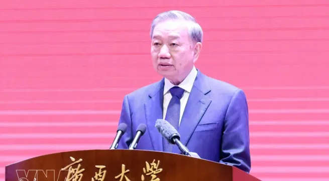 Top Vietnamese leader visits historic Nanning Yucai School in Guangxi