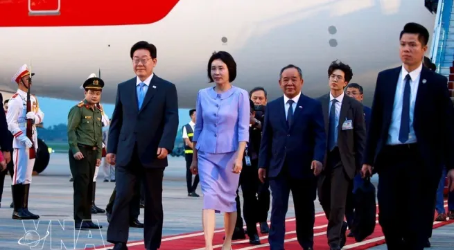 Korean President arrives in Hanoi, beginning state visit to Vietnam