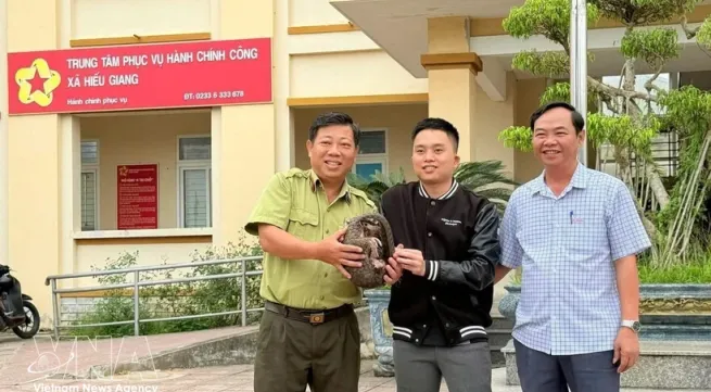 Quang Tri receives rare pangolin from local resident