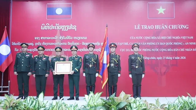 Lao military collectives, individuals honoured with Vietnamese rewards