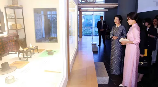 Vietnamese, Korean First Ladies visit Vietnam Museum of Ethnology