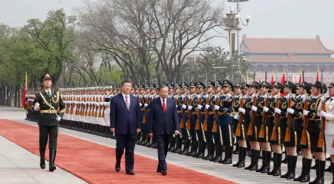 Chinese top leader hosts official welcome ceremony for Party General Secretary, State President of Vietnam