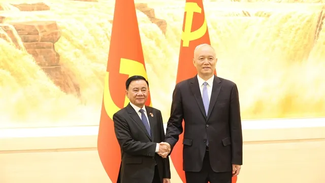 Vietnamese, Chinese senior Party officials hold talks in Beijing