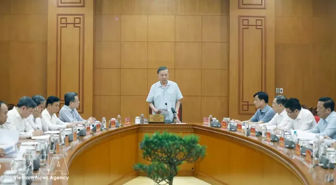 Top leader calls for development of green, sustainable, self-reliant materials industry