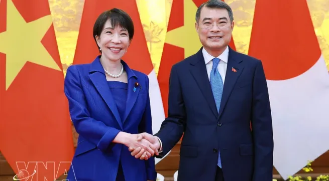 Japanese PM concludes official visit to Vietnam