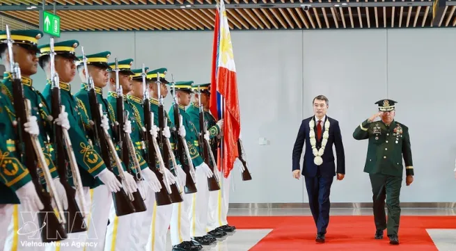 PM Le Minh Hung arrives in Philippines for 48th ASEAN Summit