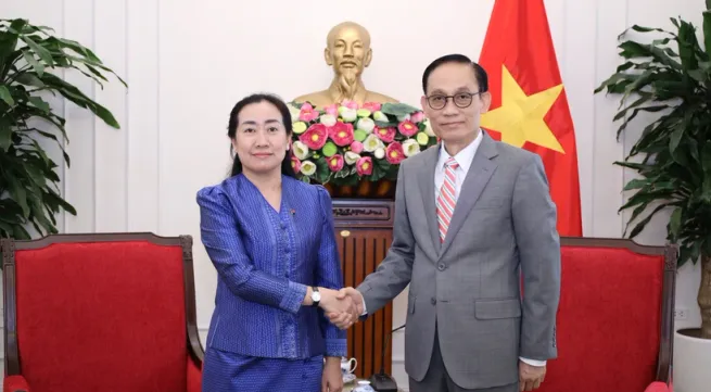 Foreign minister hosts newly-appointed Cambodian Ambassador