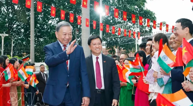 Party General Secretary, State President To Lam meets with Vietnamese community in India