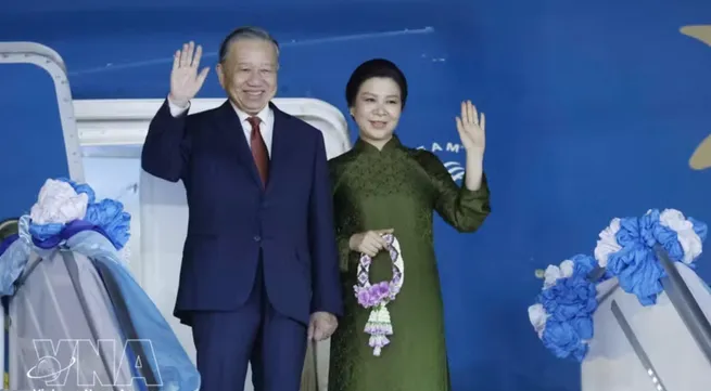 Top Vietnamese leader concludes official visit to Thailand, heading to Singapore