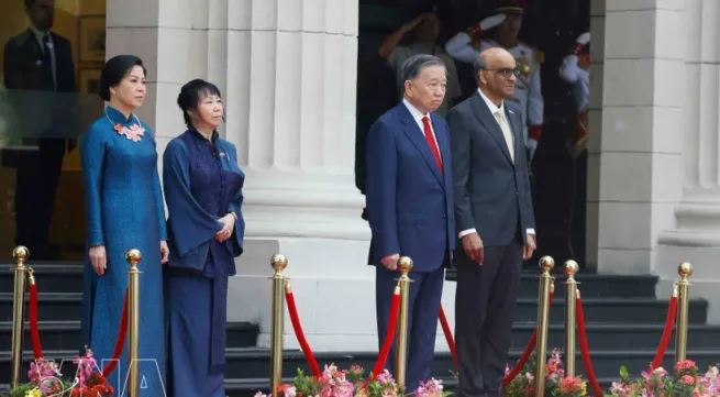 Singapore holds official welcome ceremony for Vietnamese Party and State leader