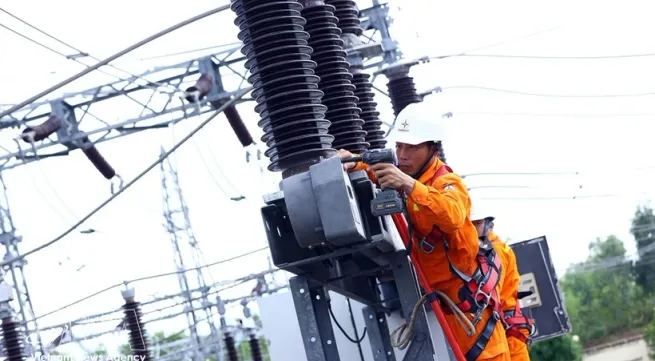 EVN orders stable power supply as heat intensifies