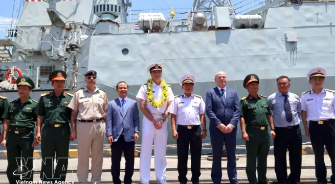 Canadian Navy ship pays friendship visit to Da Nang