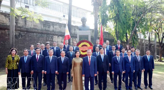 Top Vietnamese leader pays tribute to President Ho Chi Minh in Manila