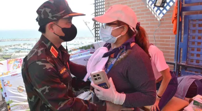 Venezuela earthquakes: Vietnamese rescuers bring a grieving mother her final goodbye