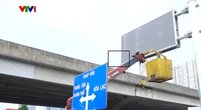 Hanoi launches real-time traffic information system with 36 electronic message boards