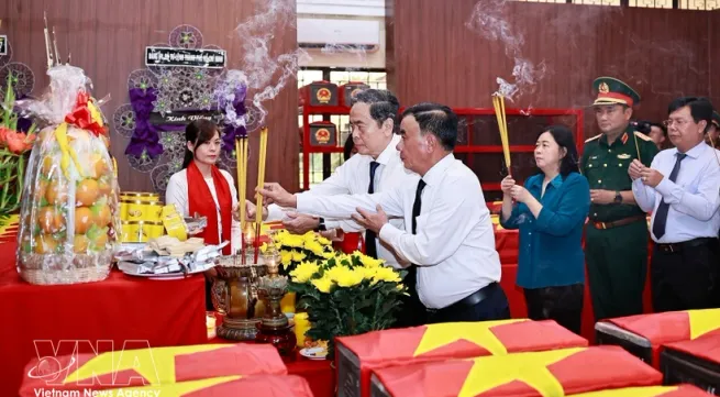 NA Chairman pays tribute to fallen heroes in Ho Chi Minh City